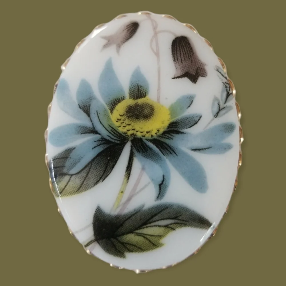 Vintage Mid Century Glass Cabachon Gold Tone Flower Brooch
